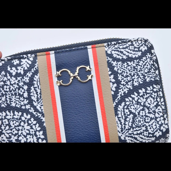 C. Wonder wallet - Picture 7 of 8